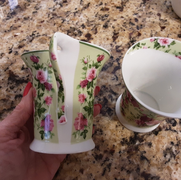 VINTAGE GNA FINE ITALIAN DESIGN PORCELAIN CUPS, ROSE PATTERN - Picture 10 of 16